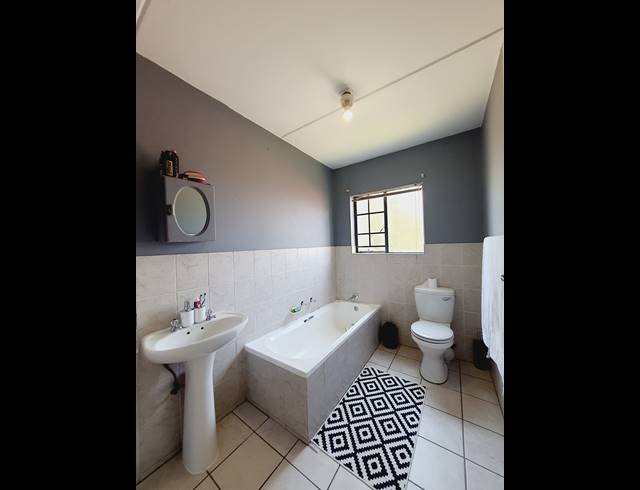 3 BEDROOM APARTMENT RENTED IN HALFWAY GARDENS